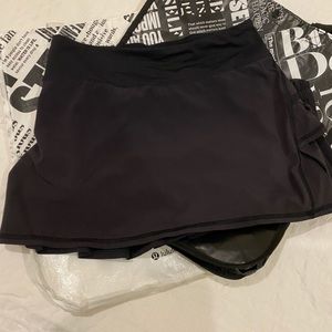 Lululemon Black skirt Regular Size 2